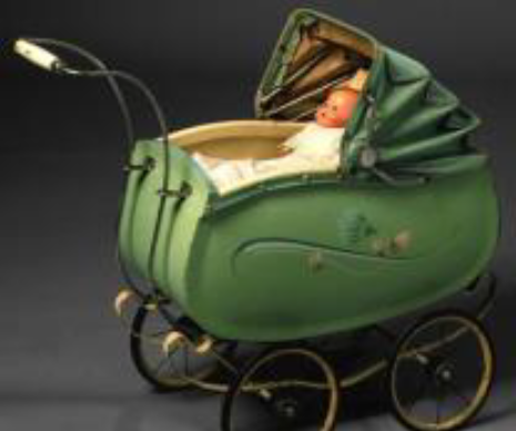 Doll Stroller made of wood. Opening and closing hood, made of green “nappa”, supported by a metal structure (1930s)